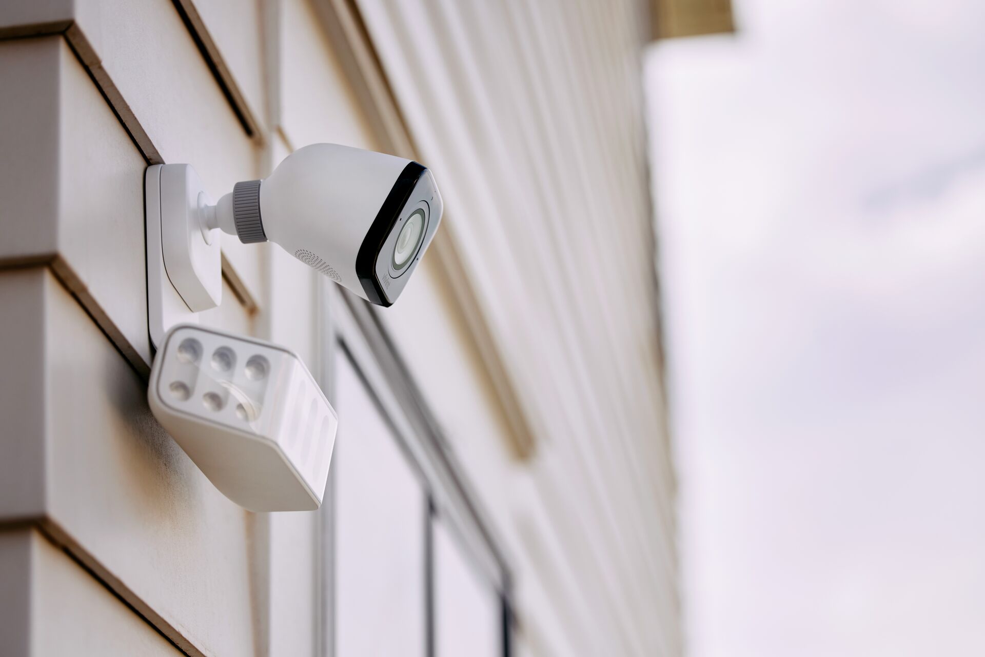 Spotlight Outdoor Security Camera with Active Deterrent Floodlight